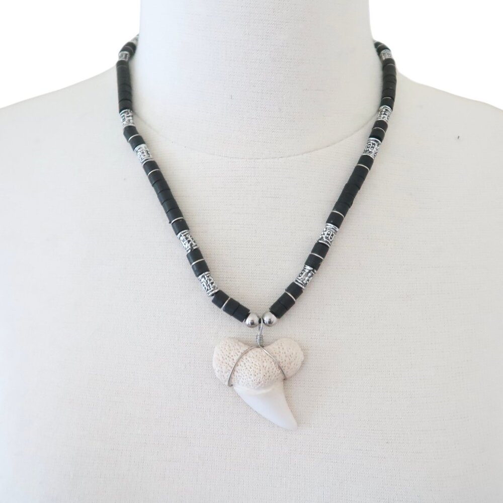 ADULT JEWELS Shark tooth pendant necklace Unisex